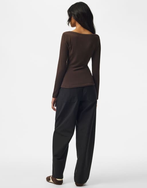 Pieces top de manga larga en hot fudge, 2 de 7