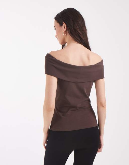 Pieces - Top de punto con hombros descubiertos y vuelta en marrón chocolate, 4 de 4