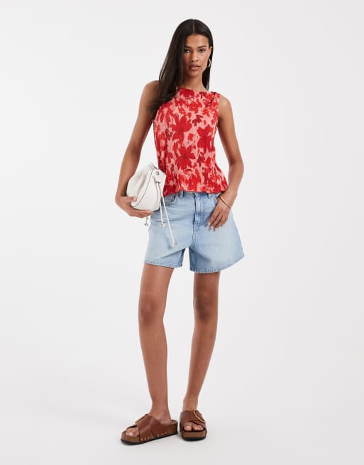 Pieces - Top rosa y rojo plisado sin mangas con cuello barco y estampado floral, 2 de 4