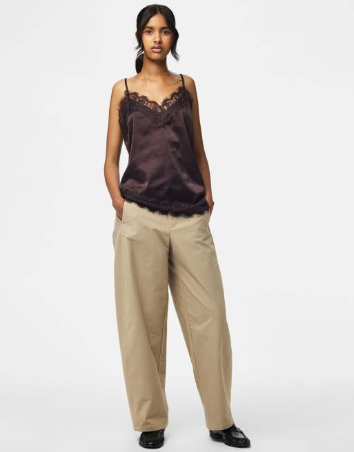 Pieces topp med smala axelband i chocolate plum, 3 av 7