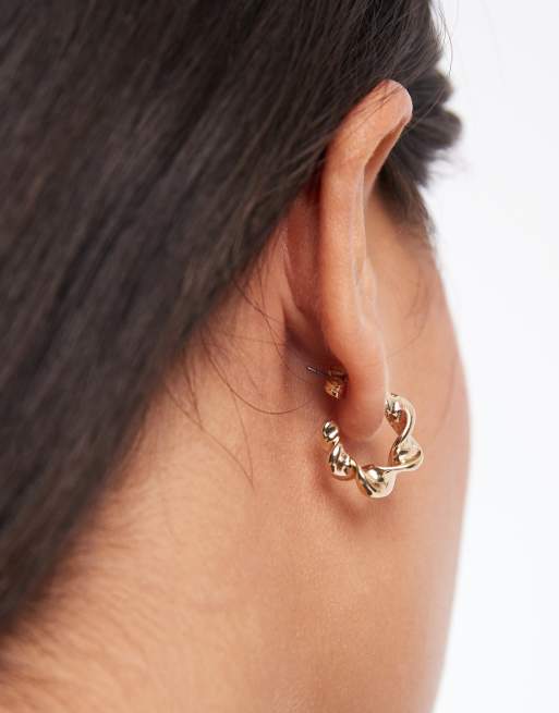 Pieces twist hoop earrings in gold tone, 3 of 3