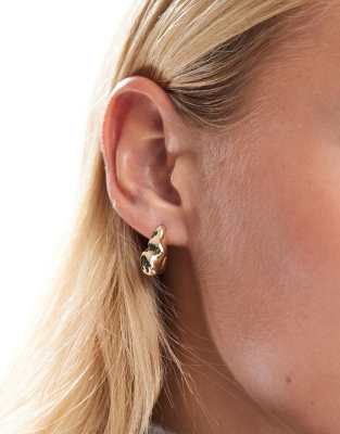 PIECES - Unregelmäßige Creolen im Goldlook in geschmolzener Optik-Goldfarben