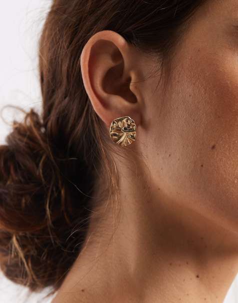 PIECES – Unregelmäßige Ohrstecker in Goldoptik mit geschmolzener Optik - view 1