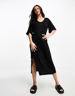 Pieces v neck maxi t-shirt dress in black