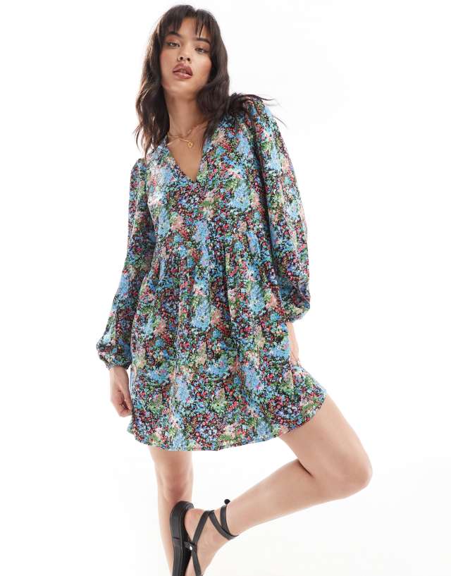 Pieces - v-neck smock mini dress in blue ditsy floral