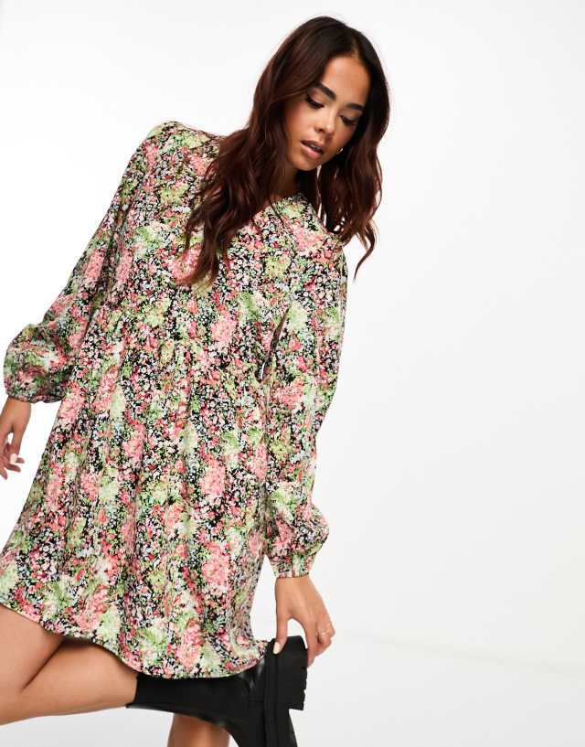 Pieces - v-neck smock mini dress in ditsy floral