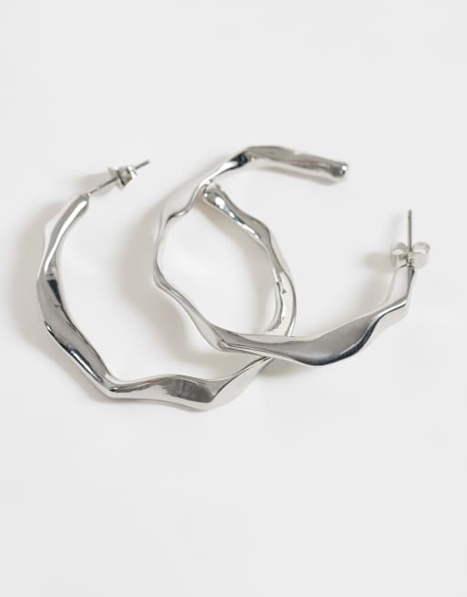 Pieces vågformade creoler i silverton, 3 av 5