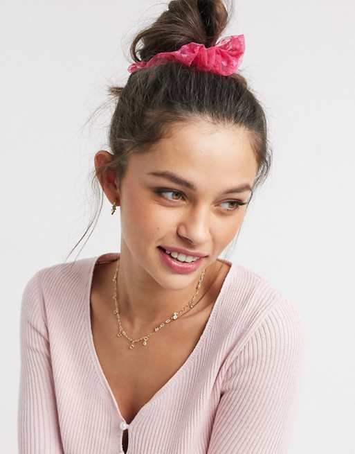 Pieces mesh scrunchie with hearts in pink