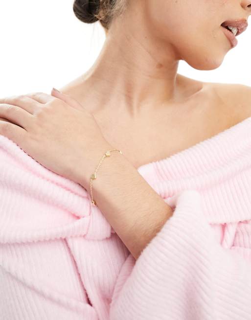 Pieces – Valentinstag – Goldfarbenes Armkettchen mit Herzanhängern und Geschenkkarte