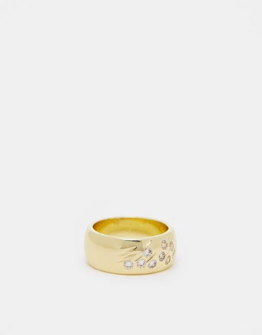 Pieces – Vergoldeter, breiter Ring mit verstreuten Schmucksteinen in Geschenkbox