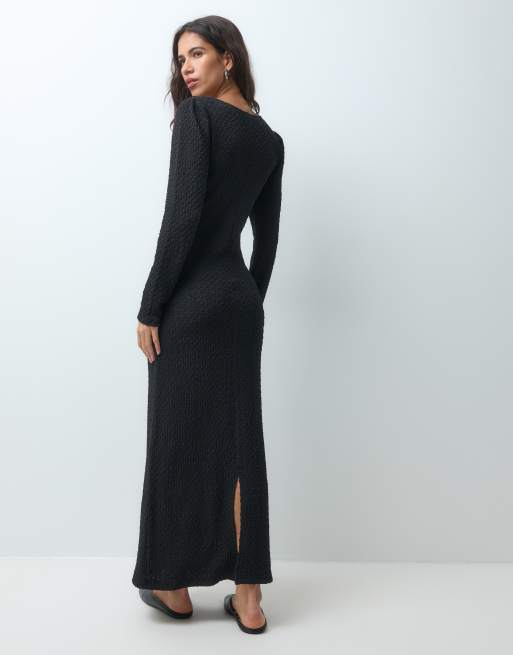 Pieces vestido largo texturizado con cuello de pico en negro, 3 de 4