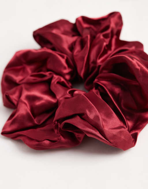Pieces – Vinröd, stor hårsnodd i satin, 2 av 3