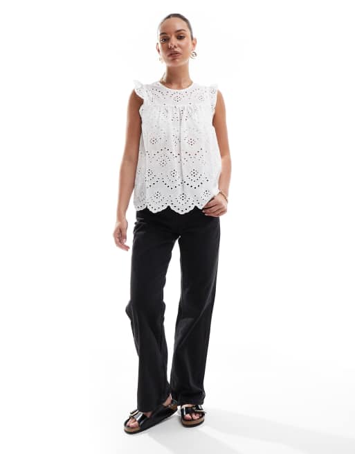 Pieces – Vit, ärmlös, smockad topp i broderie anglaise, 3 av 4