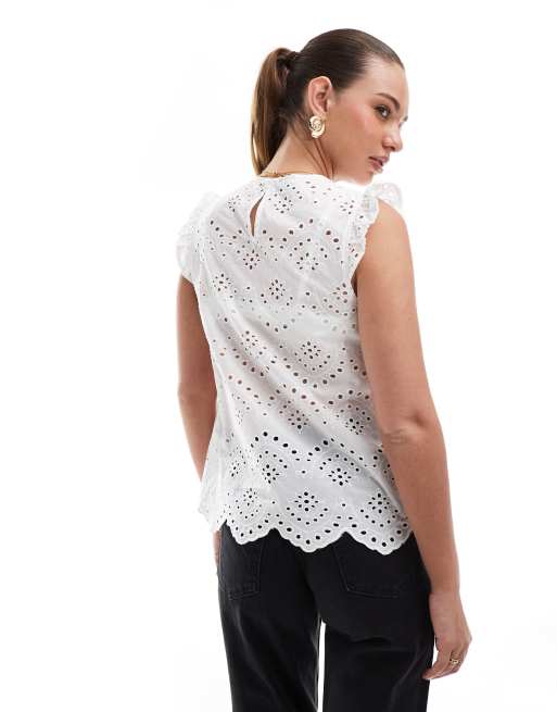 Pieces – Vit, ärmlös, smockad topp i broderie anglaise, 4 av 4