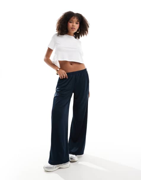 Pieces – Vit t-shirt i kort design - view 1