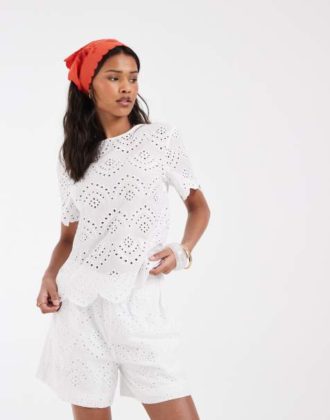Pieces – Vita shorts i broderie anglaise med hög midja, del av set - view 1