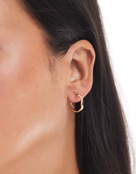 Pieces wavy hoop earrings in gold - view 1