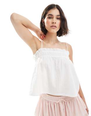 PIECES - Weich fallendes Camisole-Oberteil in Weiß mit gesmokten Details