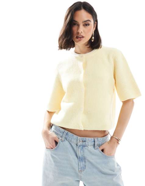 Pieces – Weiche, kurzärmlige Strickjacke in blassem Bananengelb - view 1