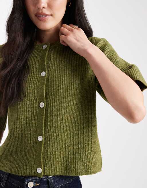 Pieces – Weiche, kurzärmlige Strickjacke in Dunkelgrün, 3 von 4