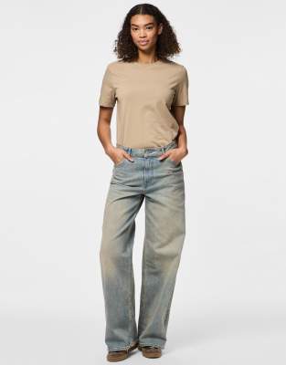 Pieces - Weit geschnittene Denim-Jeans in Mittelblau