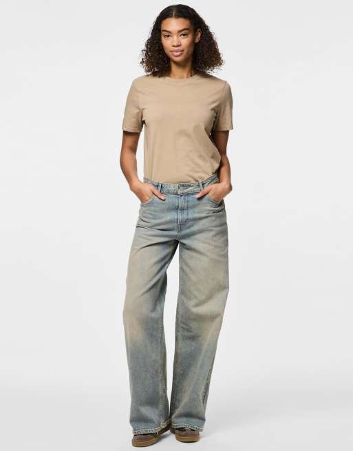 Pieces – Weit geschnittene Denim-Jeans in Mittelblau