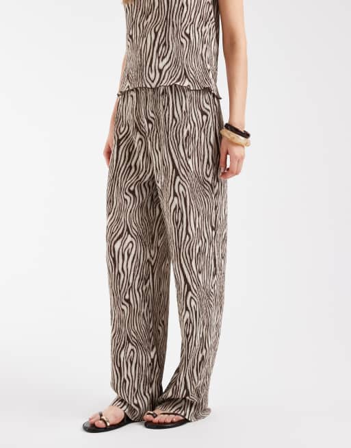 Pieces – Weit geschnittene Plissee-Hose mit braunem Animalprint, Kombiteil, 2 von 5