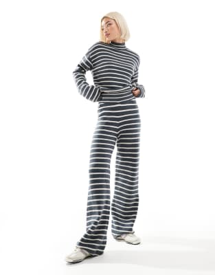 Thumbnail - Pieces - Weit geschnittene Strickhose in Grau und Blau gestreift, Kombiteil-Bunt