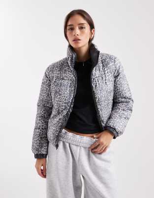Pieces - Wendbare Steppjacke mit farblich abgestimmtem Leopardenmuster-Bunt