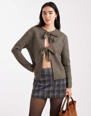 Pieces - Wendbare Strickjacke in Braun mit gebundener Vorderseite-Brown
