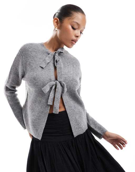 Pieces – Wendbare Strickjacke in Grau mit gebundener Vorderseite 