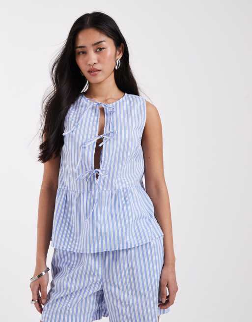 Pieces – Wiązany z przodu top w niebiesko-białe paski z baskinką, część zestawu, 3 z 3