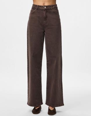 Pieces - Wide-Fit-Jeans in Hot Fudge-Brown