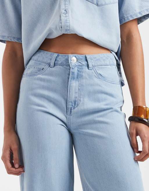 Pieces wide leg jeans co-ord in light blue wash, 4 of 5