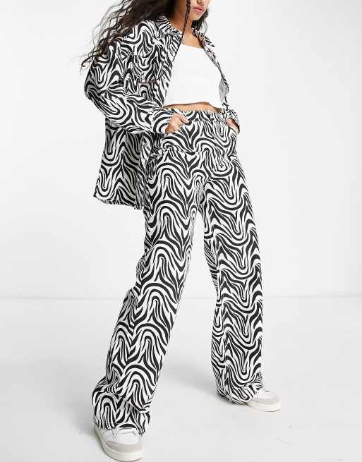 Pieces wide leg jeans in zebra print (part of a set)