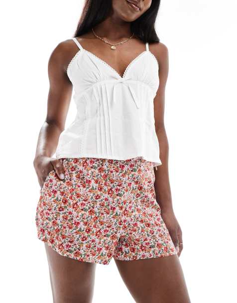 Pieces - Wijde short met fijne bloemenprint in oranje - view 1