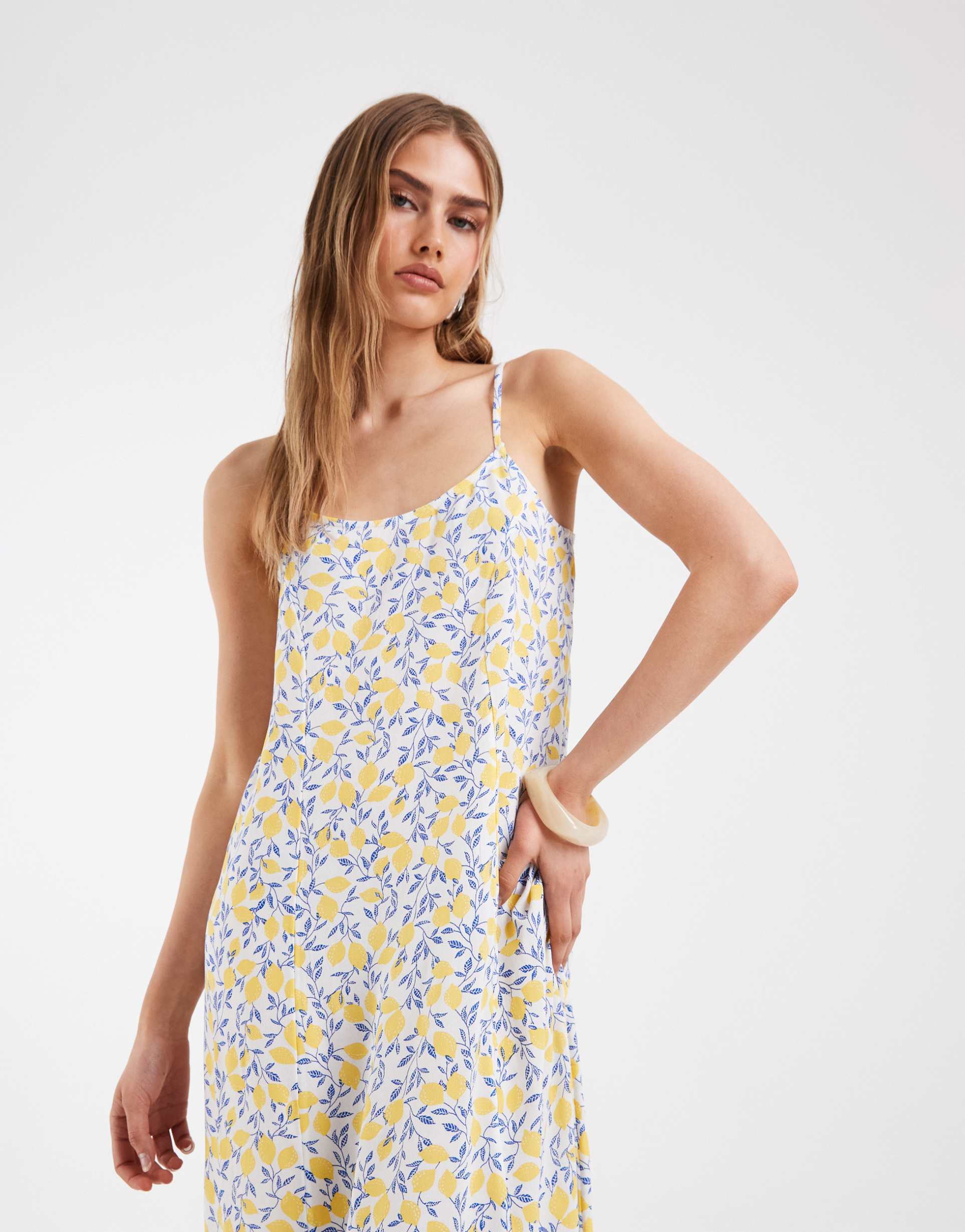 pieces woven cami maxi dress in blue and yellow lemon print