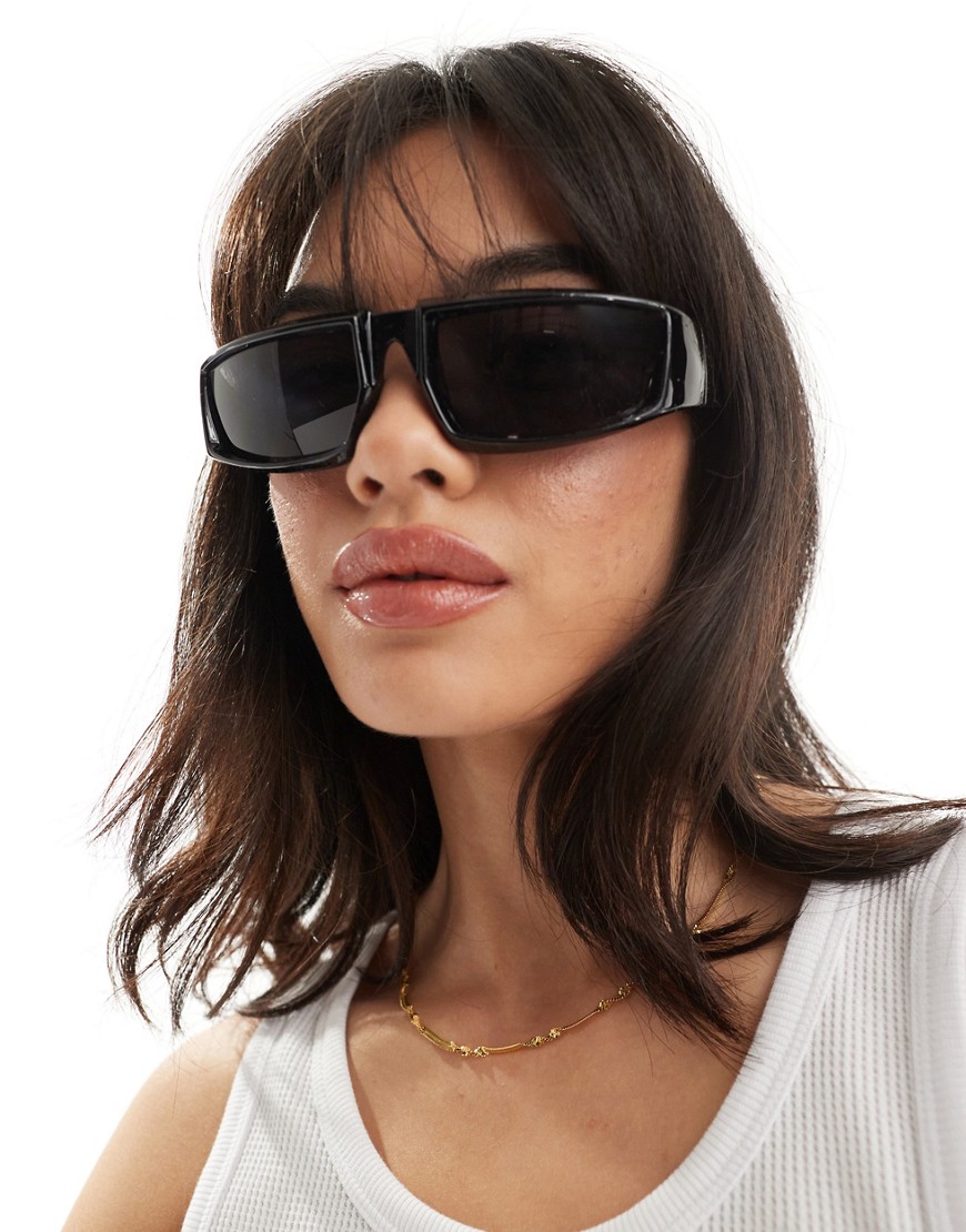 Pieces wrap around visor sunglasses in black