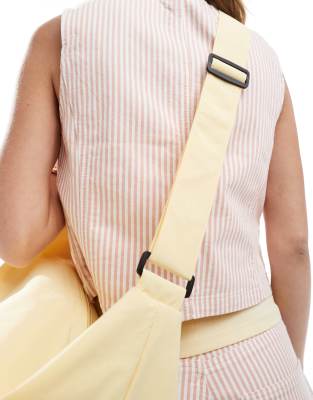 Pieces XL fanny pack in pale banana