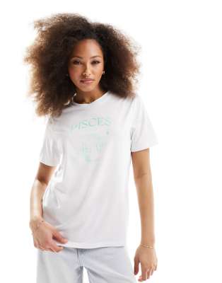 Pieces zodiac t-shirt with "Pisces" print in white