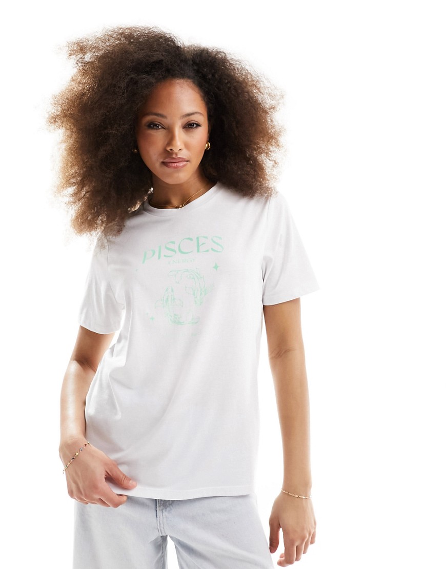 Pieces zodiac t-shirt with "Pisces" print in white