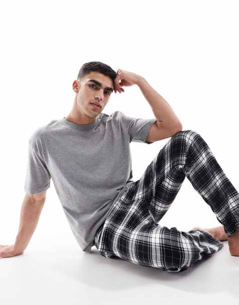 Pijama a cuadros grises y negros de camiseta de manga corta y pantalones holgados de Hollister - view 1