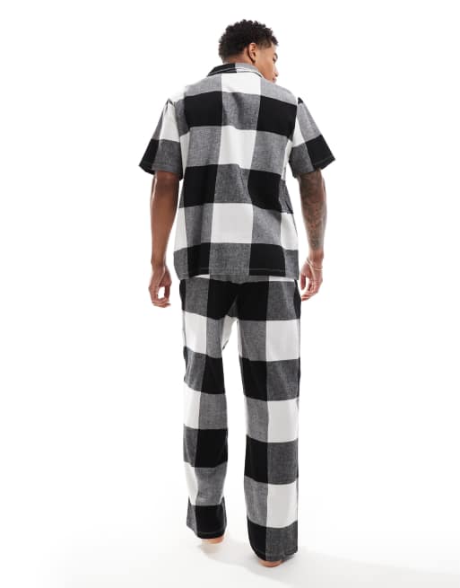 Pijama a cuadros negros de camisa y pantalones de ASOS DESIGN, 4 de 4