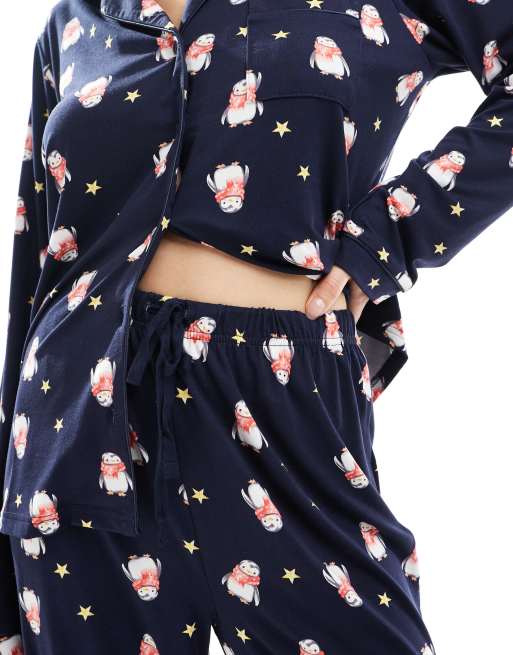 Pijama azul marino con estampado de pingüinos para Navidad de tejido muy suave de Loungeable , 4 de 4