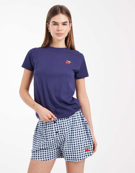 Pijama azul marino de camiseta y pantalones cortos a cuadros con bordado de cerezas de algodón de Brave Soul - view 1