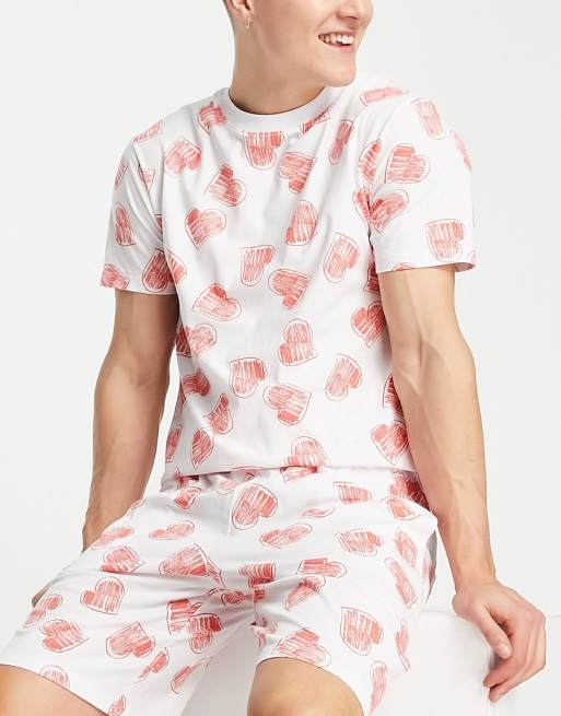 Pijama blanco de camiseta y pantalones cortos con estampado de corazones para San Valentín de ASOS DESIGN