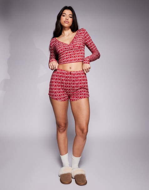Pijama burdeos de top corto abotonado, pantalones cortos y pantalones con estampado de lazos Mix & Match exclusivo de Kaiia - view 1