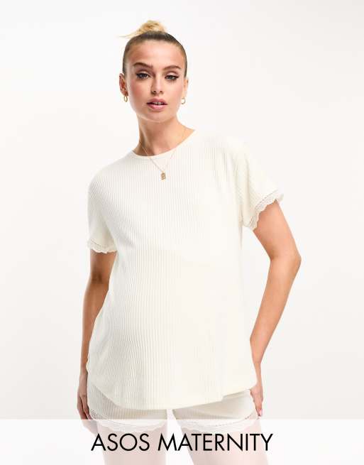 Pijama color crema de camiseta y pantalones cortos de encaje y canalé de ASOS DESIGN Maternity