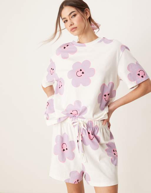 Pijama color crema de pantalones cortos y camiseta extragrande con estampado de flores de ASOS DESIGN