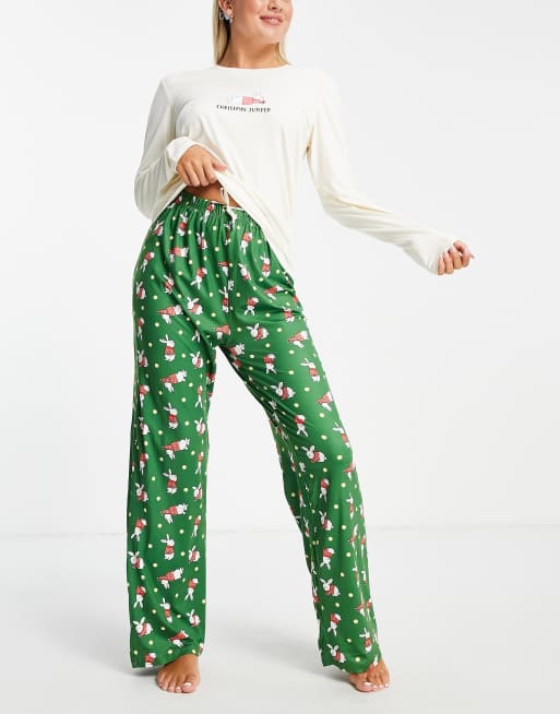 Pijama color crema y verde con estampado 